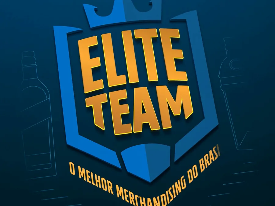 Quadro do filme: o brasão do Elite Team em 3D, dourado sobre azul.