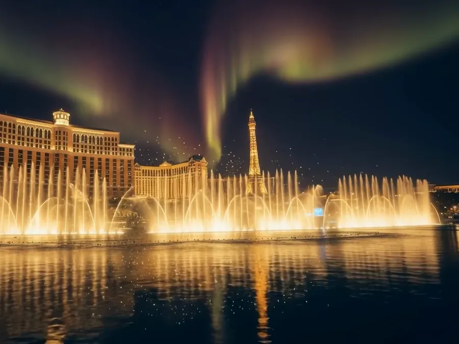As fontes de um hotel de Las Vegas sob uma aurora, quadro do filme.